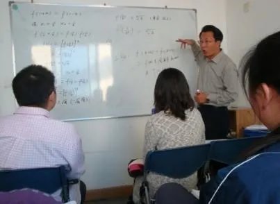 高中老师是否可以收费辅导自己班的学生？