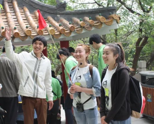 云南文旅厅回应游客参加低价游被导游要挟购物,导游有权让游客额外消费吗?