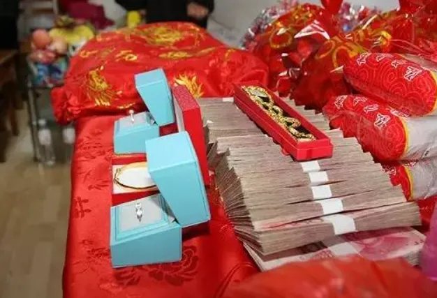 委员建议遏制农村天价彩礼陋习,这种陋习真的能够摒弃吗?