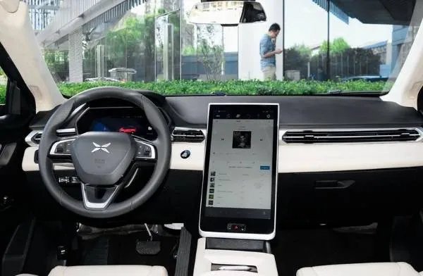 小鹏汽车遭维权老车主集体要求退车，它的价格变动是否属正常？