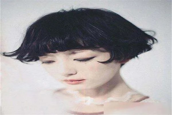 菱形脸适合什么发型?求推荐。