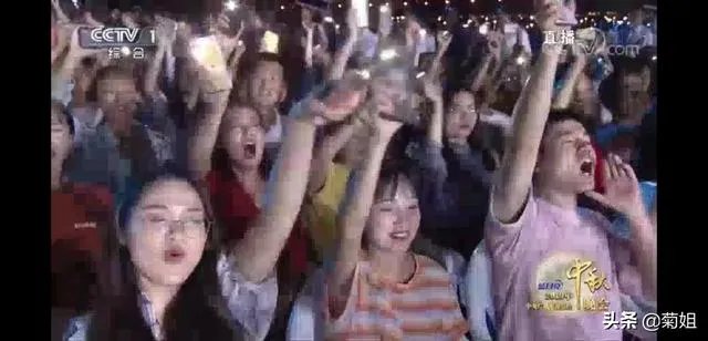 谭维维改编的摇滚《敢问路在何方》,为何大家反响如此强烈?