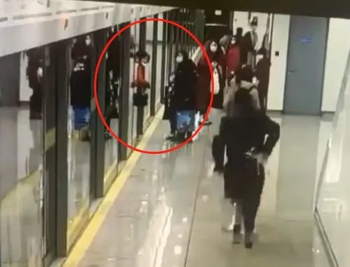 上海地铁女乘客被夹身亡,此事件背后暴露出了哪些问题?