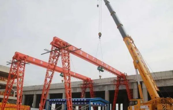 深圳地铁一施工现场龙门吊倒塌,现场情况如何?