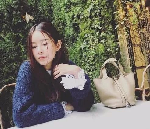 陈赫晒张子萱照片是怎么回事?