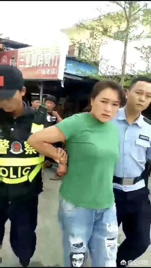 三亚保洁员拖地弄脏女子鞋被打破头,你怎么看?