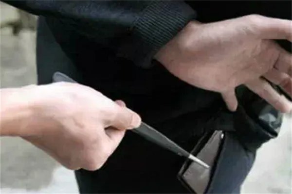 重庆一男博士1个月6次偷菜被抓,偷菜这种行为是否已经违法了?