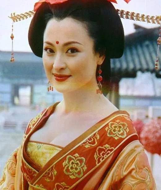 马苏在最新一期《国家宝藏》扮杨贵妃惊艳四座,哪些女明星扮过杨贵妃?