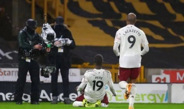 九人踢比赛的南安普顿惨败曼联,被罚下了哪两名队员?