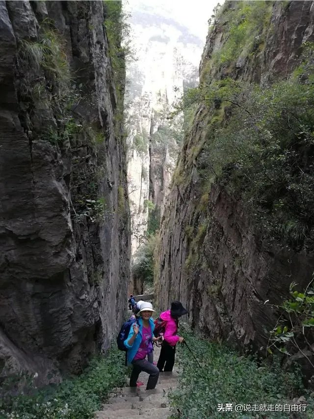 驴友拿出她的吃的跟我们分享