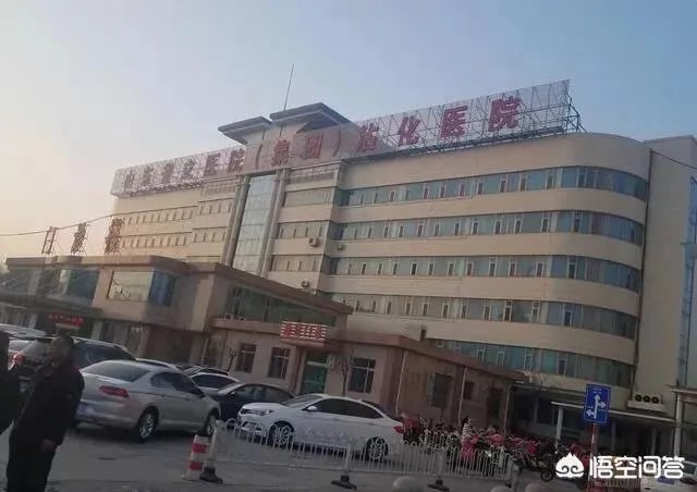 山东滨州一病人突然去世，家属聚在医院门口哭诉：为什么拖着不检查。你咋看？