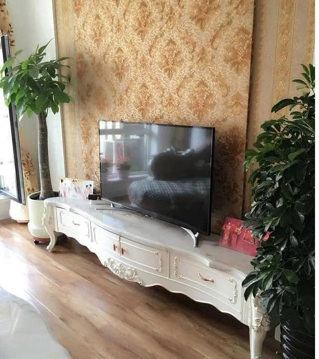 夫妻俩住进昆明婆婆装修的婚房,看到厕所媳妇就崩溃了