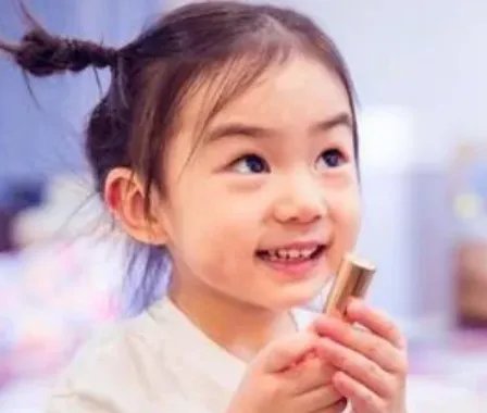 戚薇女儿已经4岁了!你知道Lucky的国籍吗