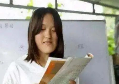 歪脸女孩赵宏秋整容成功后舍百万年薪当老师,后来怎样了?