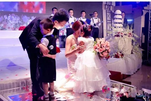 学婚礼主持人大概要多少钱 婚礼主持培训内容
