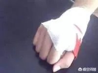 山东滨州一病人突然去世,家属聚在医院门口哭诉:为什么拖着不检查。你咋看?