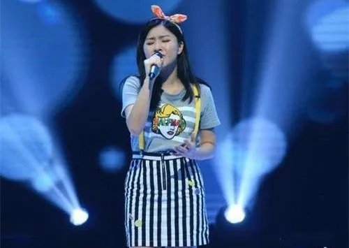 关诗敏中国好声音唱的什么歌？ 关诗敏唱晴天入周杰伦战队