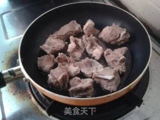 美味吮指排骨
