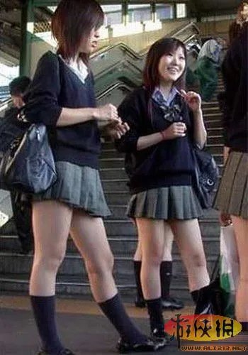 日本妹子校服实拍 清纯又邪恶的少女身体