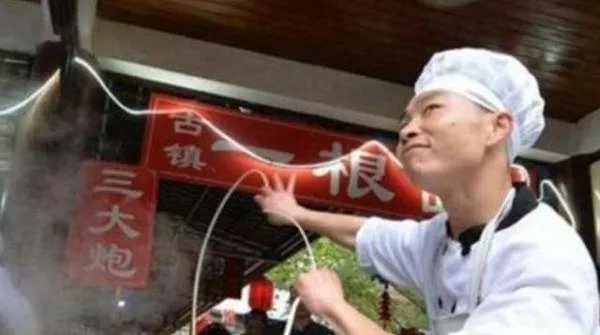 当年那个为了女粉丝,辞职回家结婚的“拉面哥”,他后来还好吗?