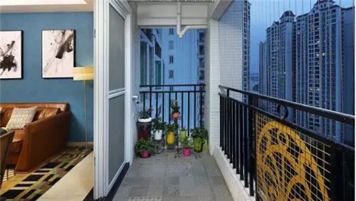 客厅与阳台隔断装修效果图 从此不再需要书房了