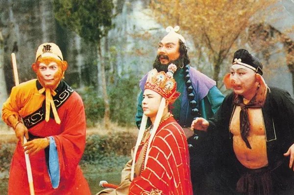 八六版西游记，和张纪中版西游记哪个更符合原著？