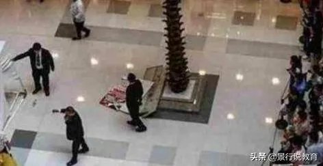 天津大悦城两儿童坠亡,失职父母该不该得到原谅?