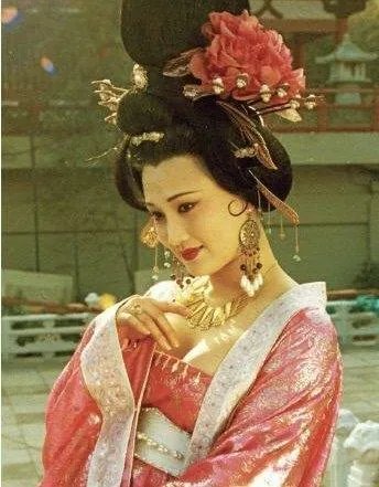 马苏在最新一期《国家宝藏》扮杨贵妃惊艳四座,哪些女明星扮过杨贵妃?