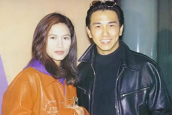 温兆伦邵美琪图片曝光 20年后再拥吻泪水决堤