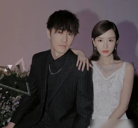 毛晓彤杨玏大银幕合体《一年之痒》,这部剧讲述的是什么故事?