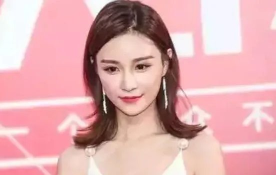 同样是王思聪的前女友,雪梨是凭借什么自创品牌,身价过亿成为豪门网红?