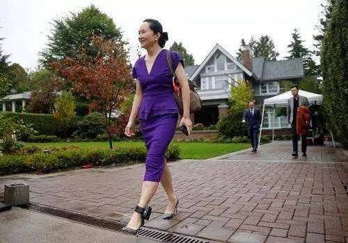 孟晚舟把电子脚镣带成了时尚单品，你觉得她的心理素质有多强大？