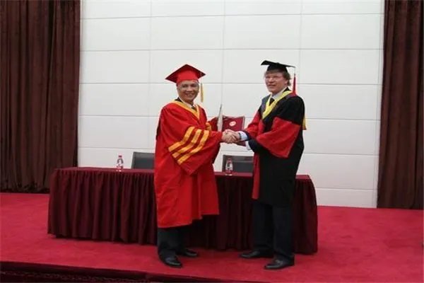 只想当高中老师,博士学位带来的收益大吗?