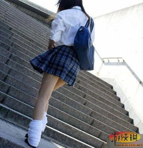日本妹子校服实拍 清纯又邪恶的少女身体