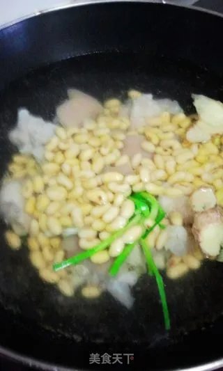 黄豆炖猪蹄